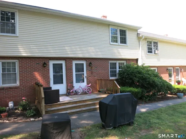 $2,300 | 6 Carolina Drive, Unit 6, Montville, CT 06370