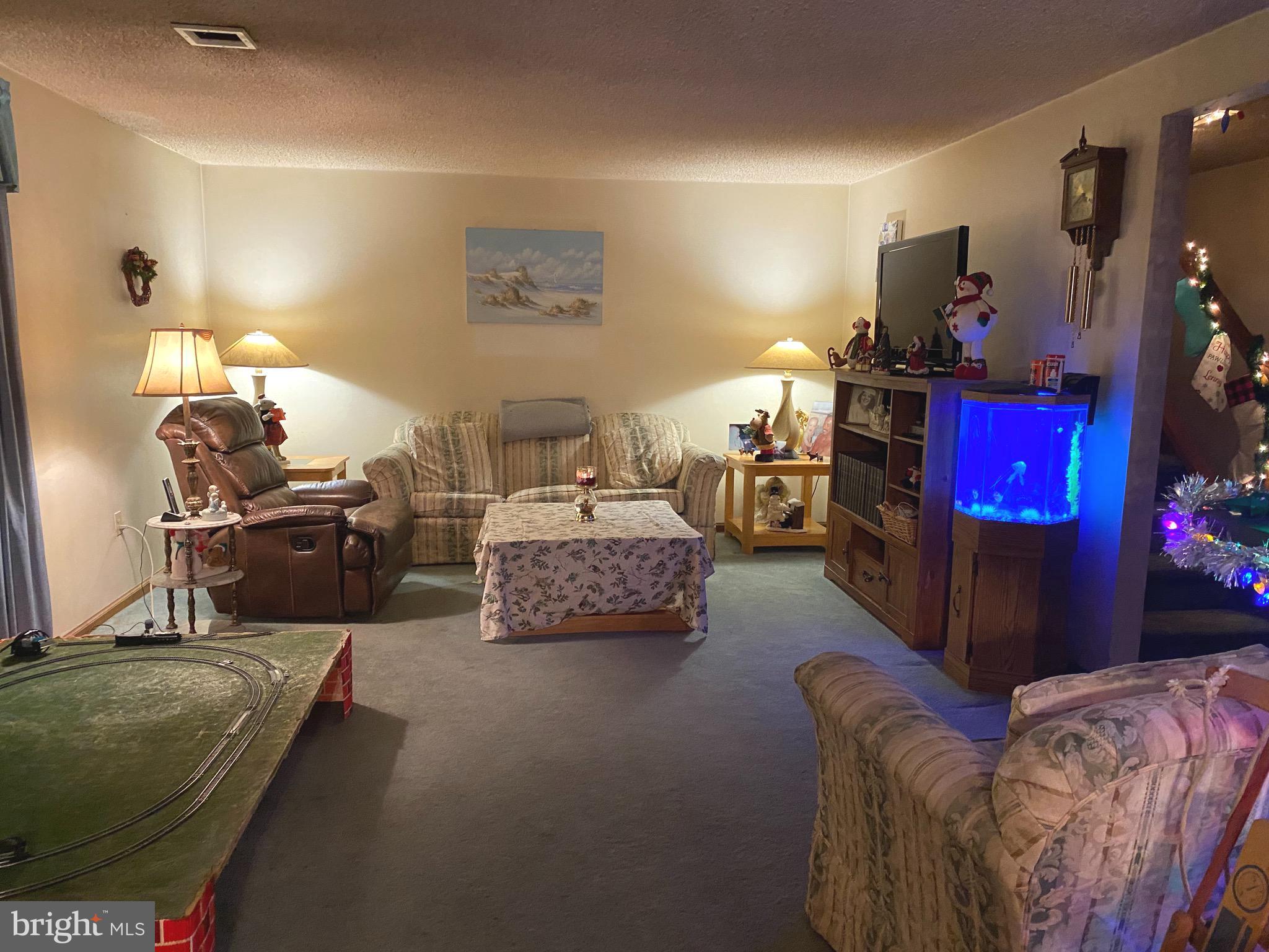 27 Sycamore Road Levittown, PA 19056 - Photo 3 of 10