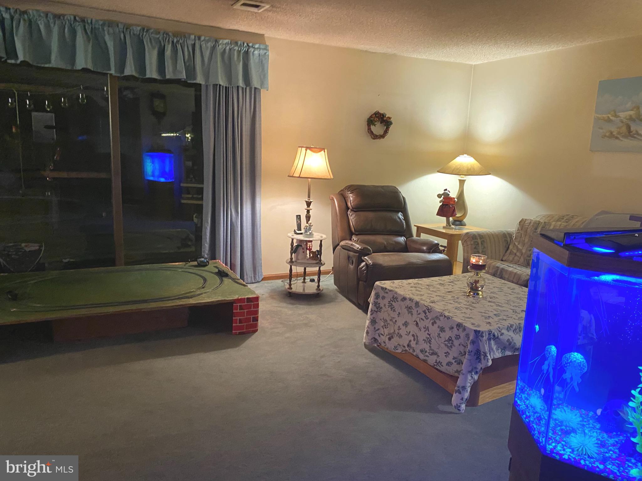 27 Sycamore Road Levittown, PA 19056 - Photo 4 of 10