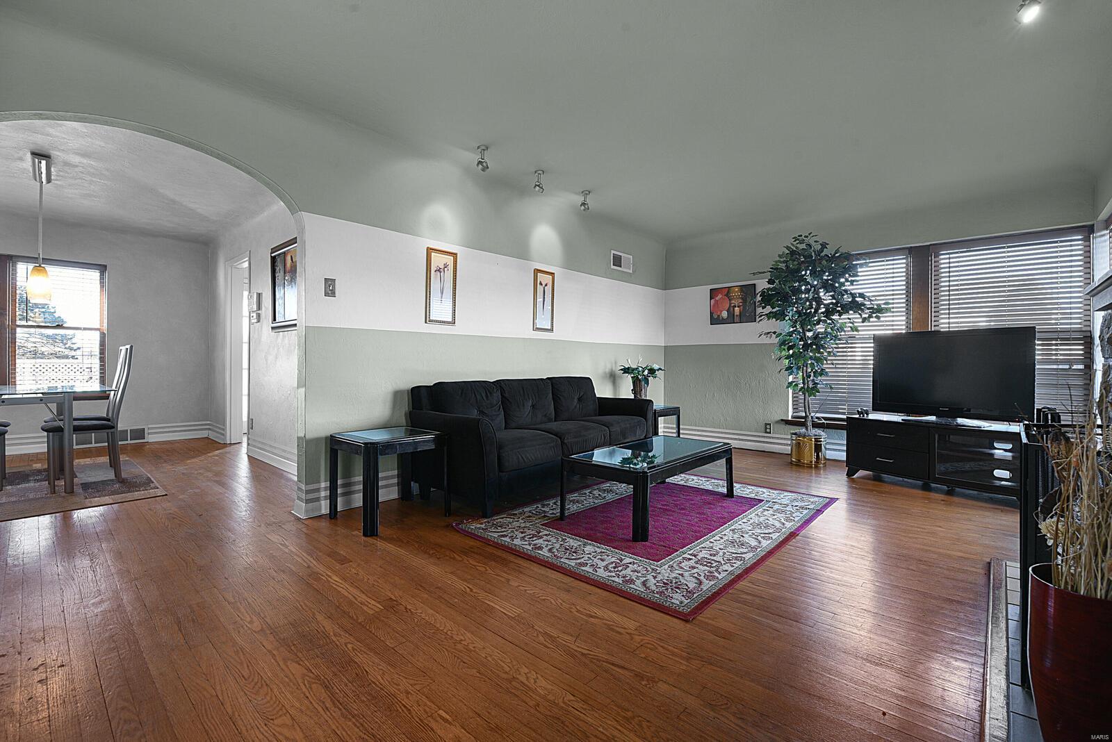 5220 Weber Road St. Louis, MO 63123 - Photo 4 of 28 Gallery Image 4