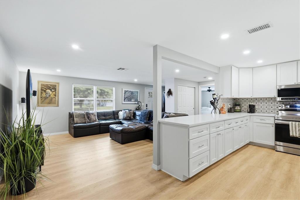 3048 Savage Road Sarasota, FL 34231 - Photo 12 of 38 Gallery Image 12