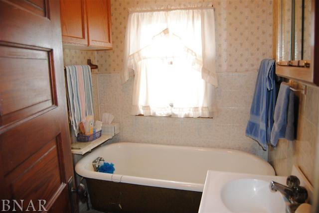 9001 Birkbeck Road Clinton, IL 61727 - Photo 12 of 23