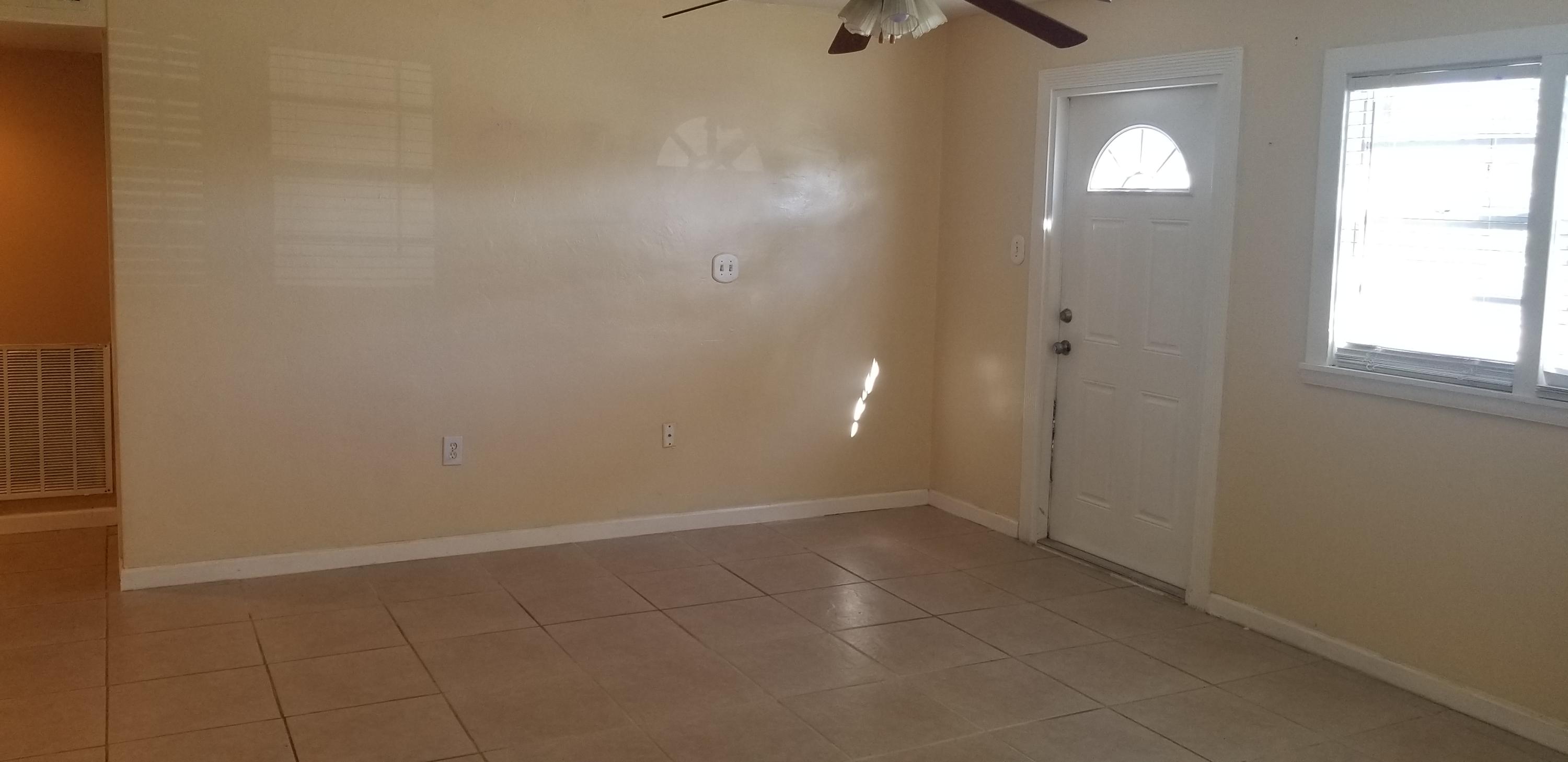 587 Tallulah Road Lake Worth, FL 33462 - Photo 3 of 18 20180917_161749