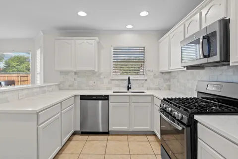 $335,000 | 301 Abamillo Court, Hutto, TX 78634