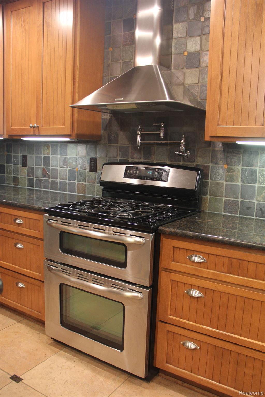 8087 East Carpenter Road Davison, MI 48423 - Photo 6 of 40 Kitchen, double-oven, free-standing, gas range
