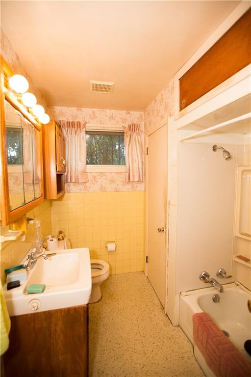 271 Moody Road Imperial, PA 15126 - Photo 13 of 19 Gallery Image 13