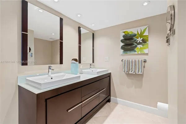 $4,250 | 1920 South Ocean Drive, Unit 17D, Hallandale Beach, FL 33009