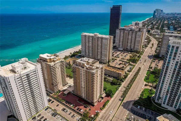 $4,250 | 1920 South Ocean Drive, Unit 17D, Hallandale Beach, FL 33009