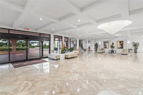 $4,250 | 1920 South Ocean Drive, Unit 17D, Hallandale Beach, FL 33009