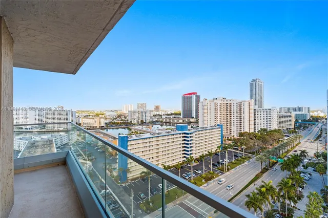 $4,700 | 1920 South Ocean Drive, Unit 17D, Hallandale Beach, FL 33009