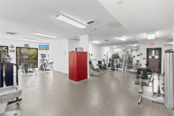 $4,250 | 1920 South Ocean Drive, Unit 17D, Hallandale Beach, FL 33009