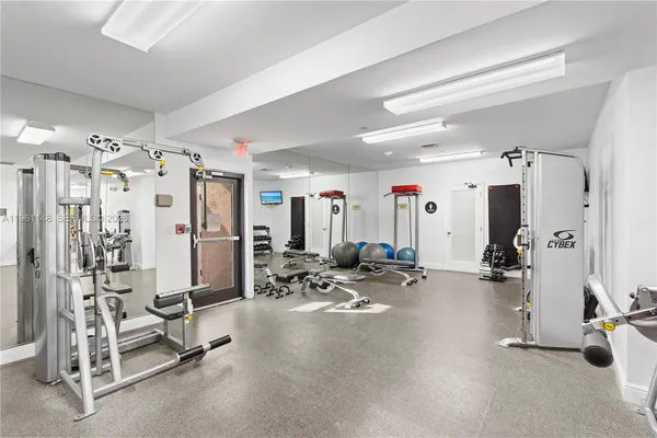 $4,250 | 1920 South Ocean Drive, Unit 17D, Hallandale Beach, FL 33009