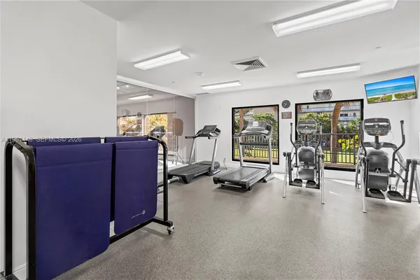 $4,250 | 1920 South Ocean Drive, Unit 17D, Hallandale Beach, FL 33009