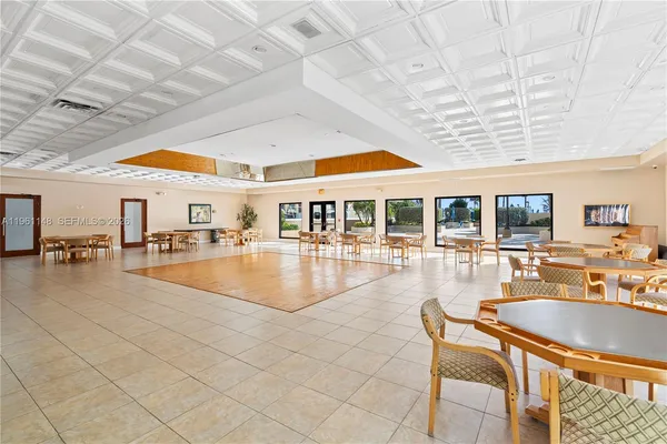 $4,250 | 1920 South Ocean Drive, Unit 17D, Hallandale Beach, FL 33009