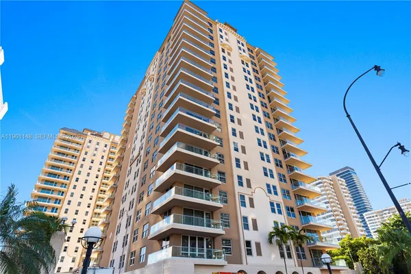 $4,250 | 1920 South Ocean Drive, Unit 17D, Hallandale Beach, FL 33009