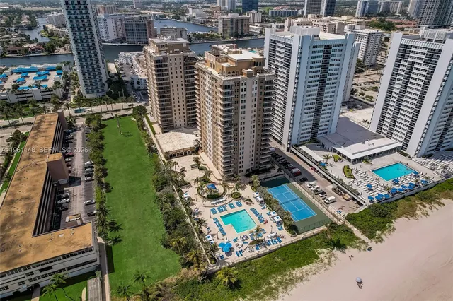 $4,700 | 1920 South Ocean Drive, Unit 17D, Hallandale Beach, FL 33009