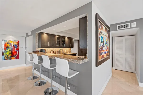 $4,250 | 1920 South Ocean Drive, Unit 17D, Hallandale Beach, FL 33009