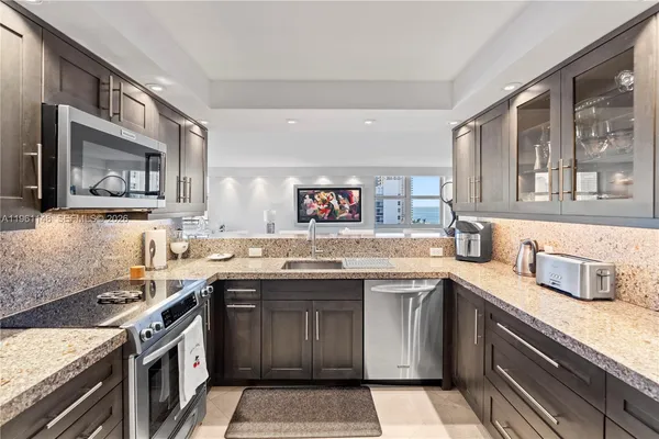 $4,250 | 1920 South Ocean Drive, Unit 17D, Hallandale Beach, FL 33009