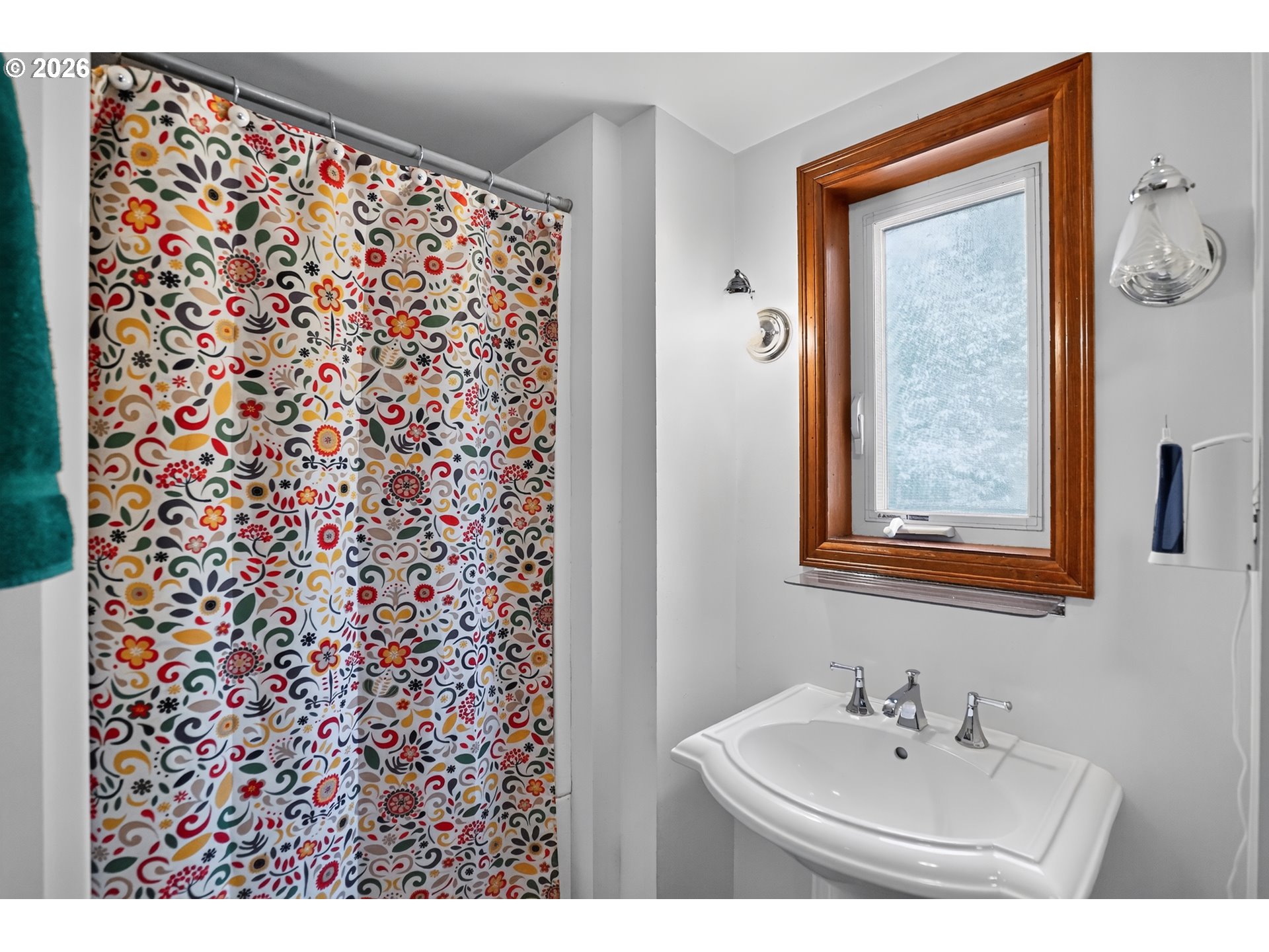 8326 Southwest 57th Avenue Portland, OR 97219 - Photo 20 of 28 Bathroom