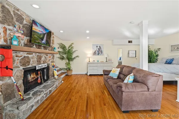 $825,000 | 16 Shelter Cove, Osage Beach, MO 65065