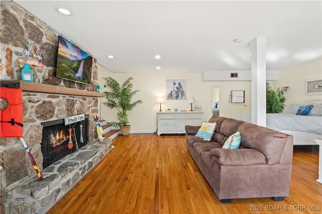 $825,000 | 16 Shelter Cove, Osage Beach, MO 65065