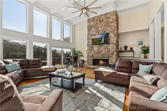 $825,000 | 16 Shelter Cove, Osage Beach, MO 65065