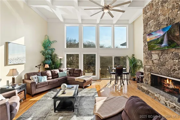 $825,000 | 16 Shelter Cove, Osage Beach, MO 65065