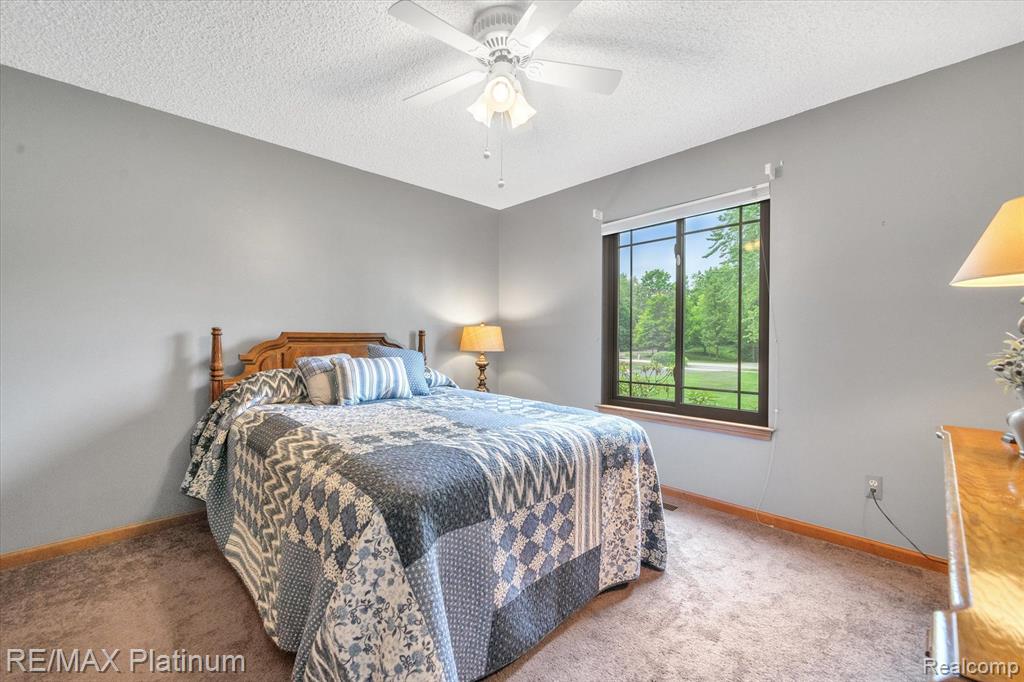 4089 West Maple Road Wixom, MI 48393 - Photo 18 of 46