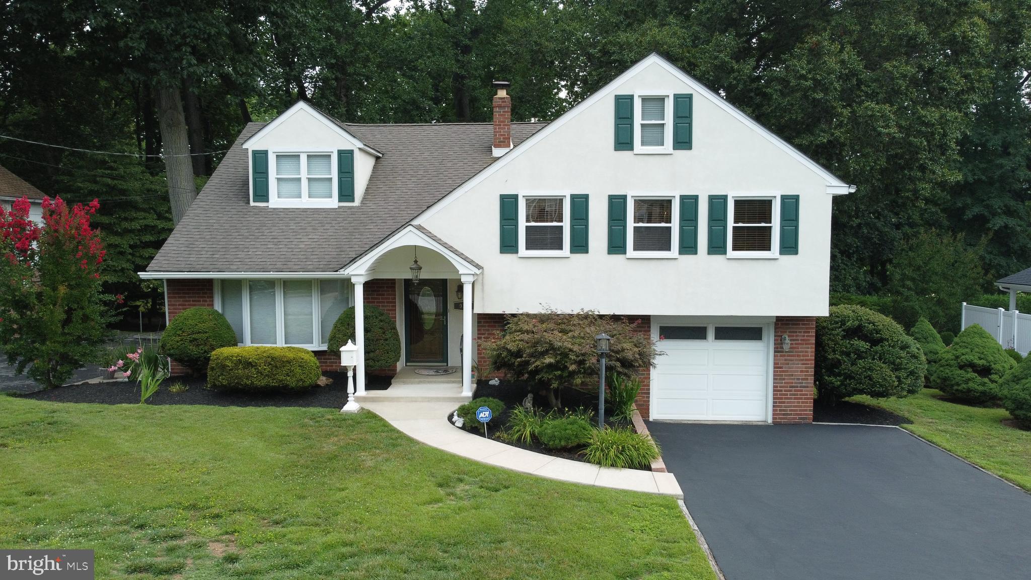 937 Edwards Drive Springfield, PA 19064 - Photo 1 of 43 Gallery Image 1