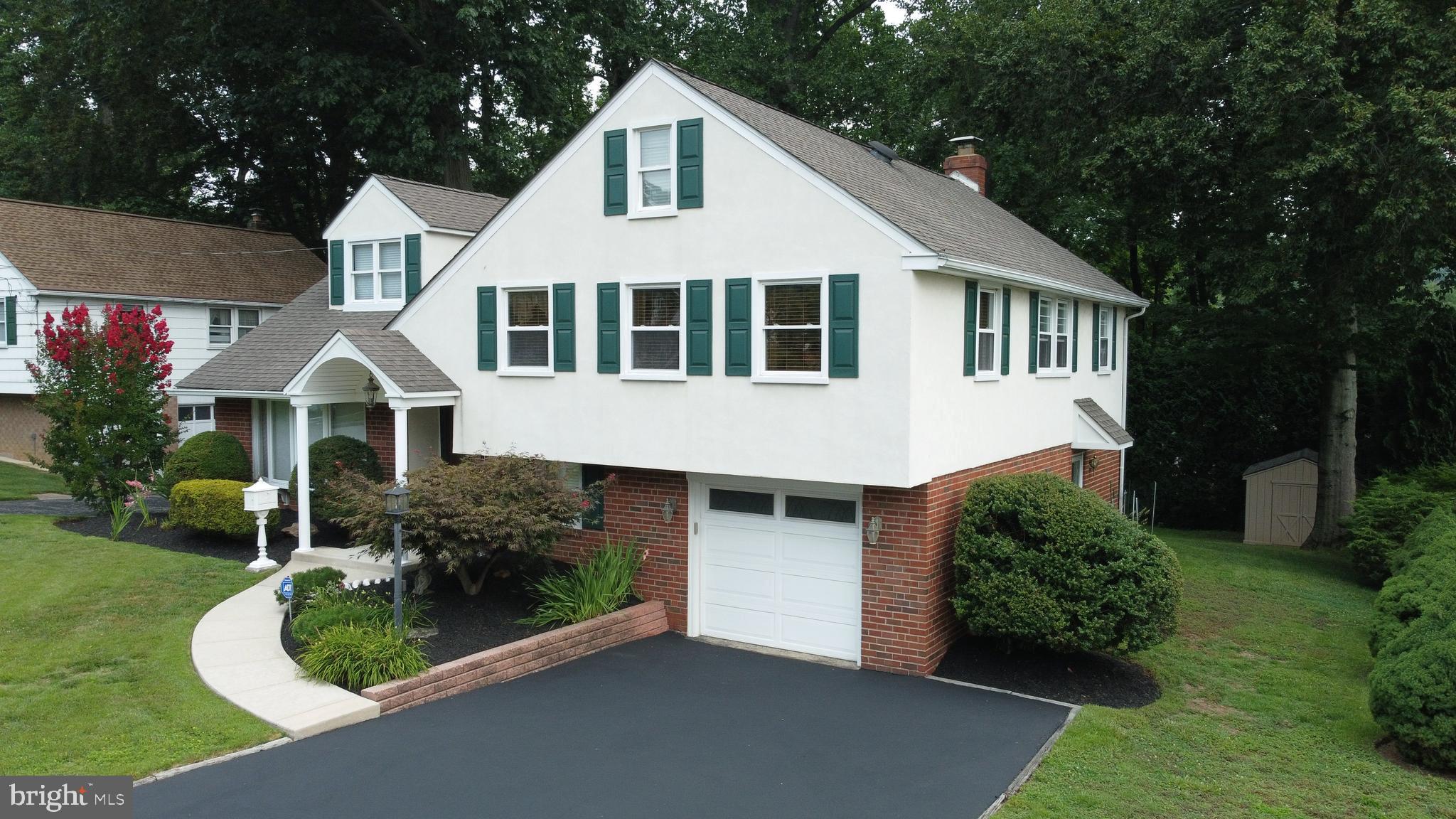 937 Edwards Drive Springfield, PA 19064 - Photo 2 of 43 Gallery Image 2