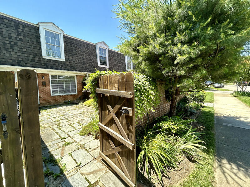 1801 Grandin Road Southwest, Unit 2016 SHERWOOD Roanoke, VA 24015 - Photo 3 of 31 IMG_5117