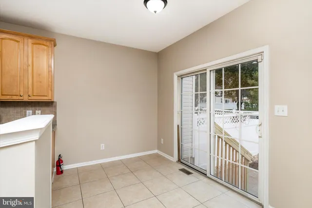 a view of an entryway with workspace