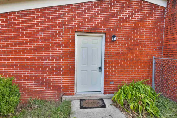 $2,600 | 3795 Summer Drive, Pensacola, FL 32504