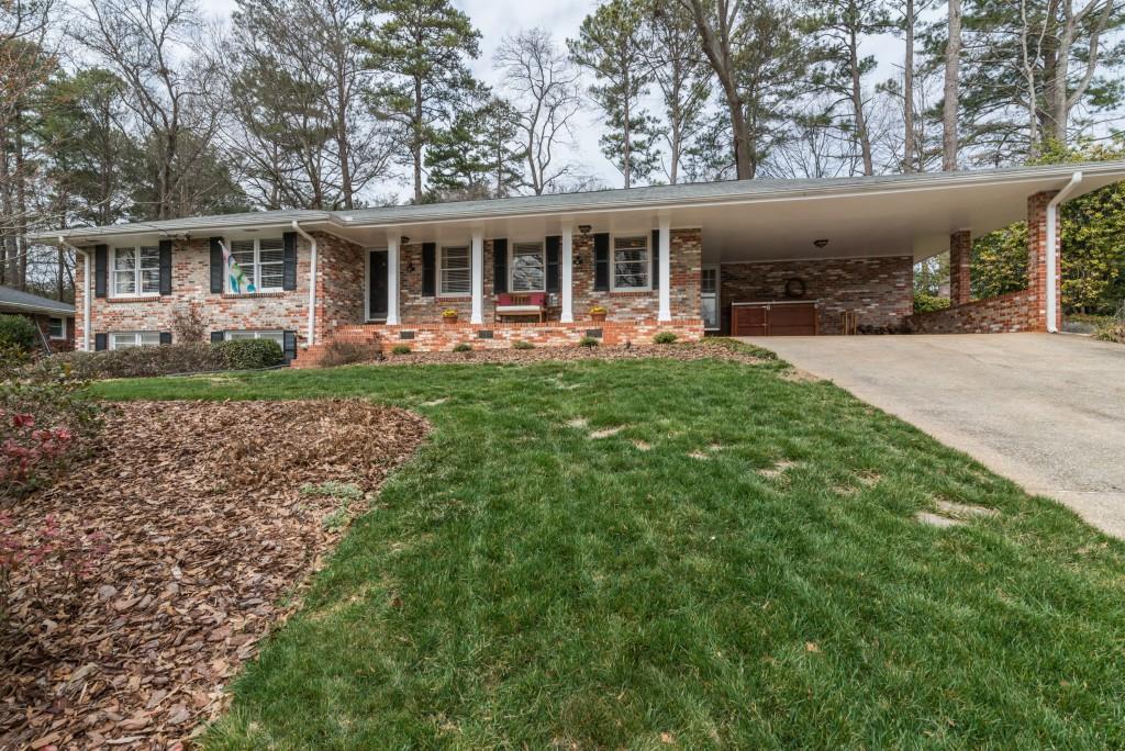 Charming all brick ranch in great Decatur location!
