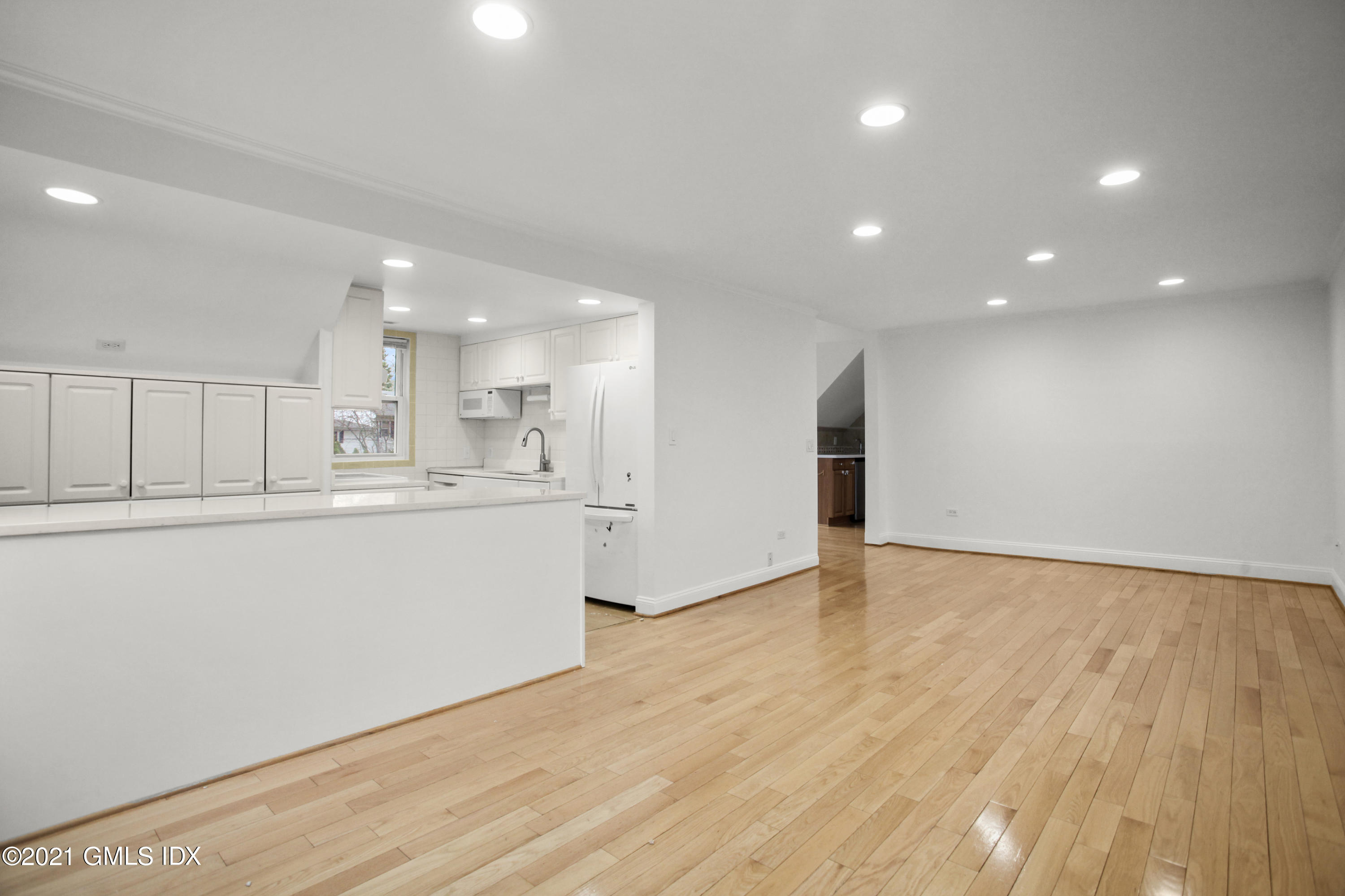 52 Bruce Park Drive, Unit B Greenwich, CT 06830 - Photo 4 of 20 a view of a kitchen