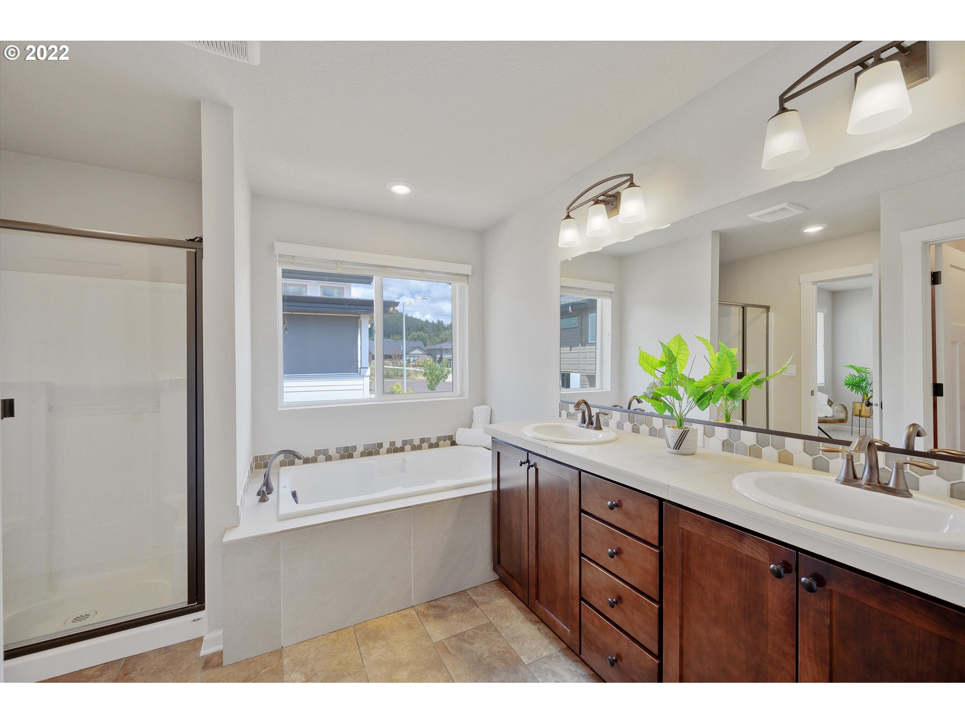 4288 Southwest Redfern Avenue Gresham, OR 97080 - Photo 22 of 32 a bathroom with a tub a sink and mirror