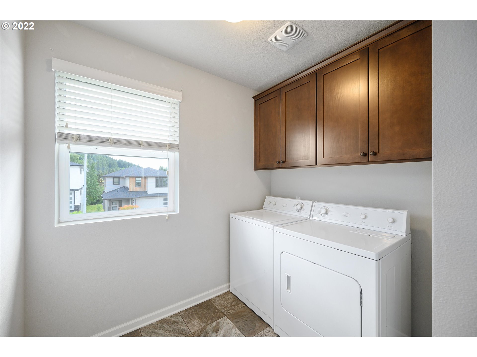 4288 Southwest Redfern Avenue Gresham, OR 97080 - Photo 26 of 32 a utility room with dryer and washer