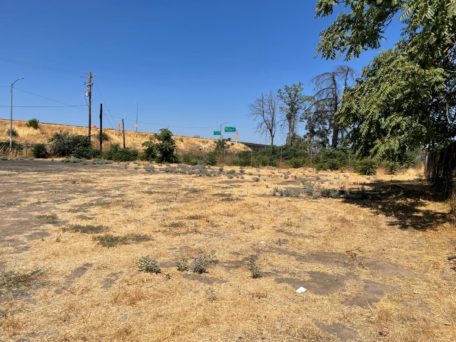 0 47827336th Fresno, CA 93706 - Photo 5 of 9 a view of a lake view
