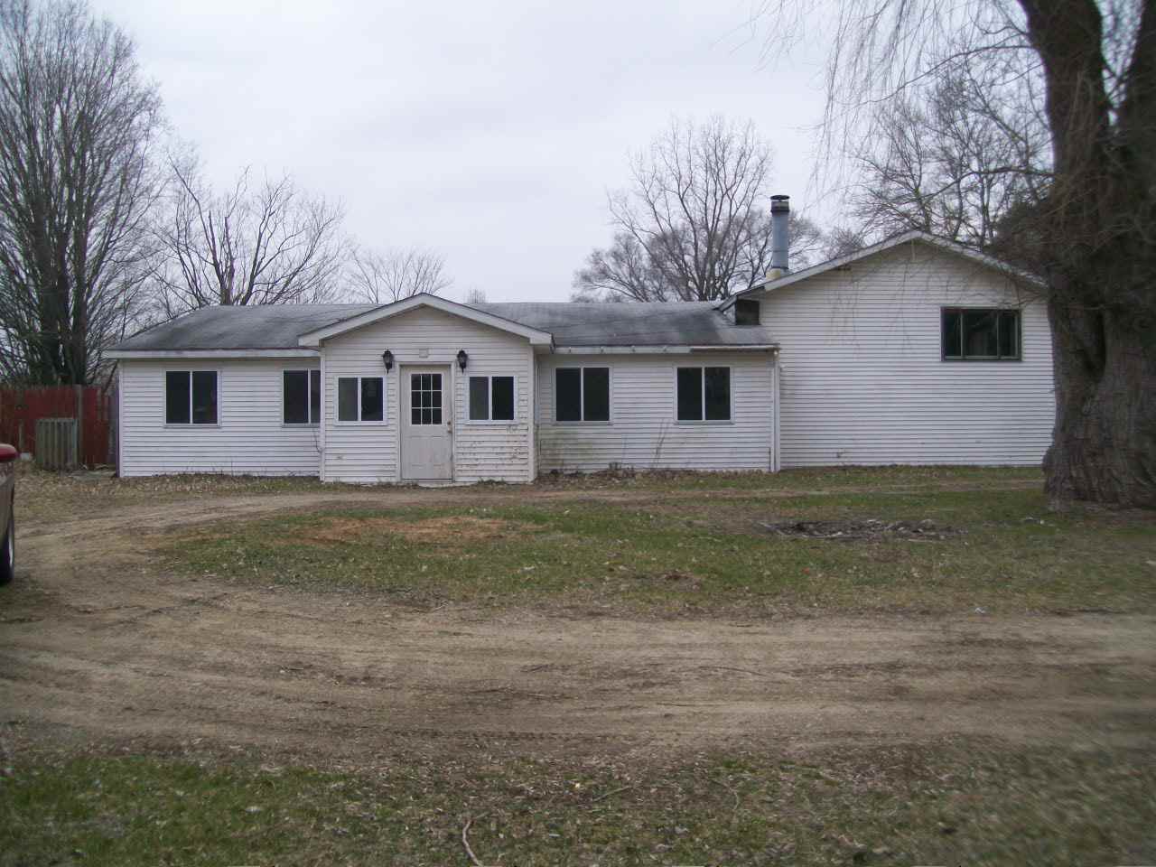 11345 West St Charles Road Sumner, MI 48889 - Photo 3 of 28 1844881-2.JPG