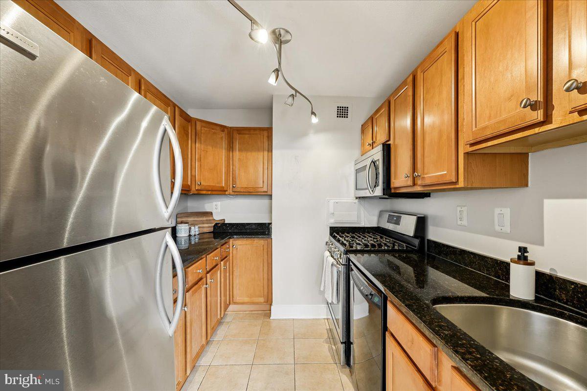 1220 Blair Mill Road, Unit 804 Silver Spring, MD 20910 - Photo 4 of 18 a kitchen with stainless steel appliances granite countertop a sink stove and refrigerator