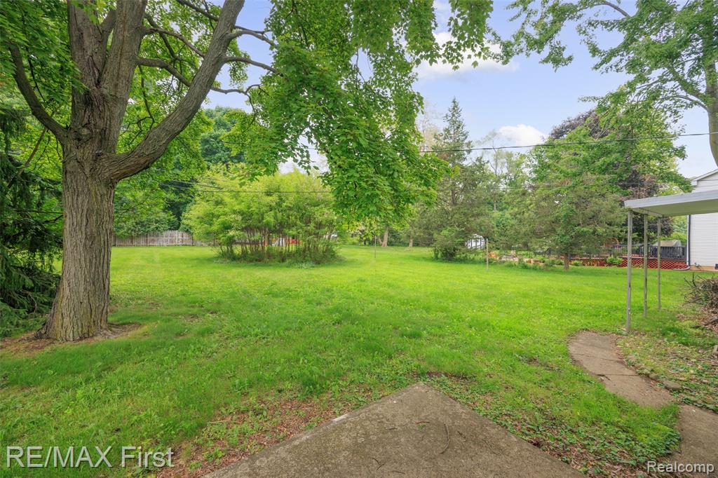 2070 Walton Boulevard Rochester, MI 48309 - Photo 21 of 25