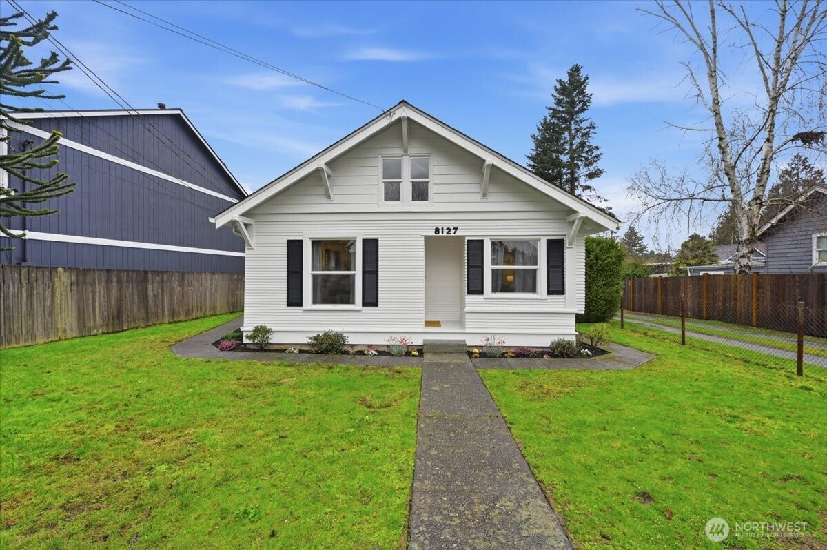 8127 11th Avenue Southwest Seattle, WA 98106 - Photo 2 of 14