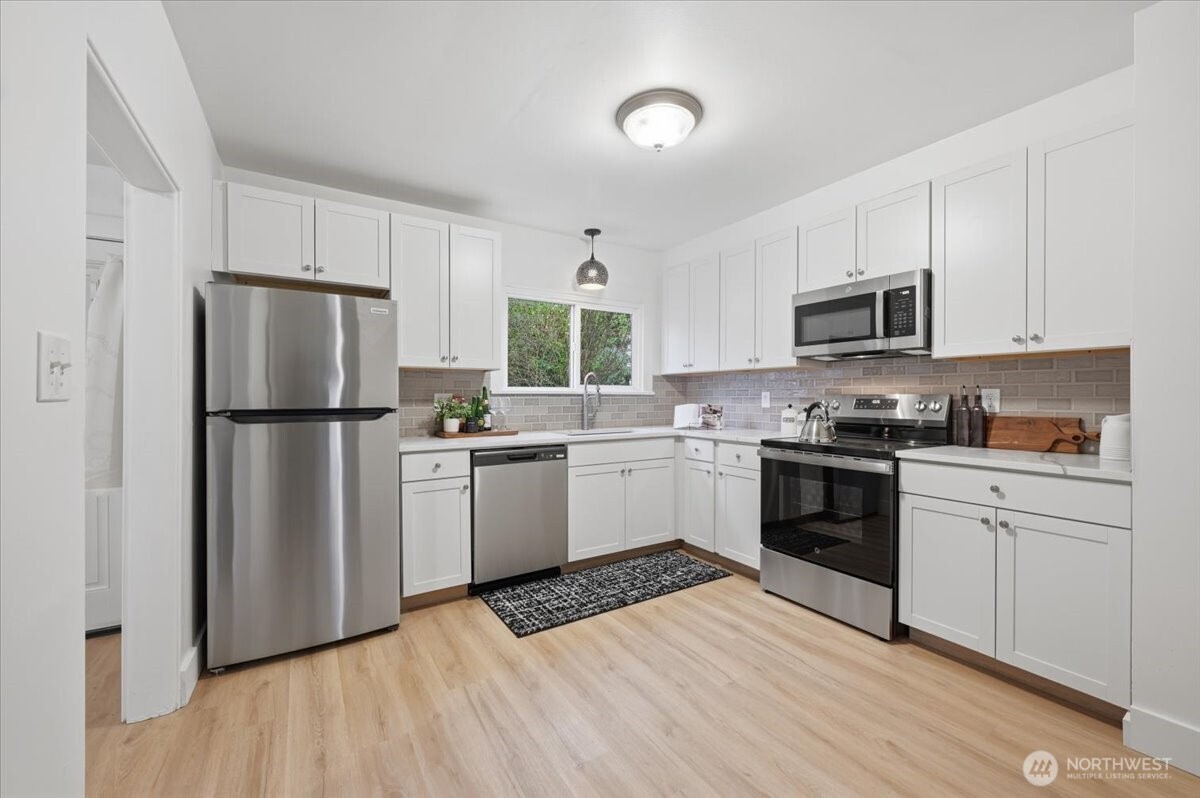 8127 11th Avenue Southwest Seattle, WA 98106 - Photo 5 of 14