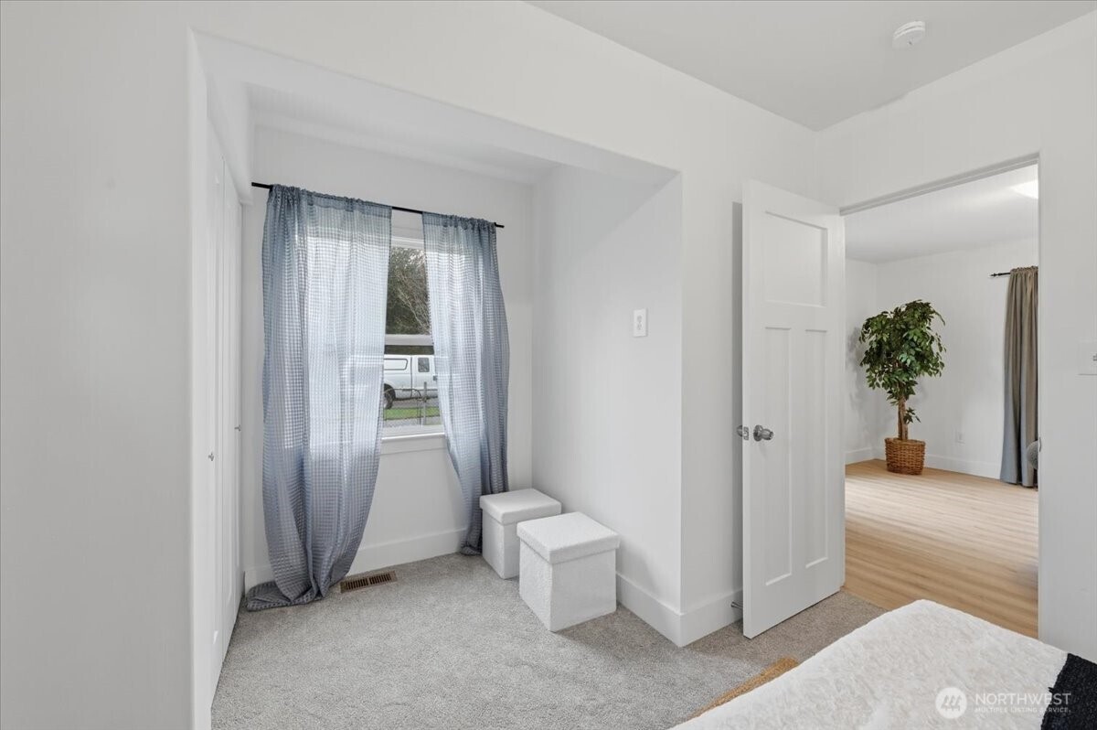 8127 11th Avenue Southwest Seattle, WA 98106 - Photo 8 of 14