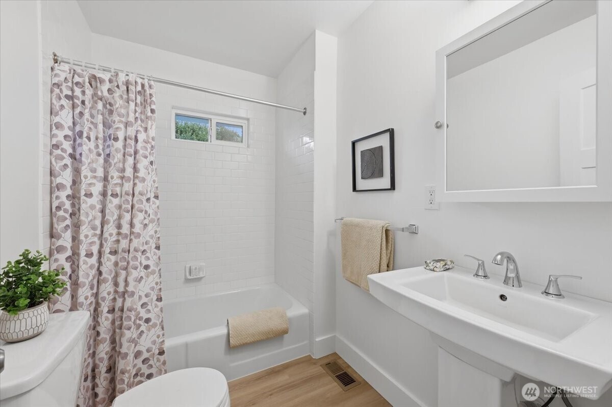 8127 11th Avenue Southwest Seattle, WA 98106 - Photo 9 of 14