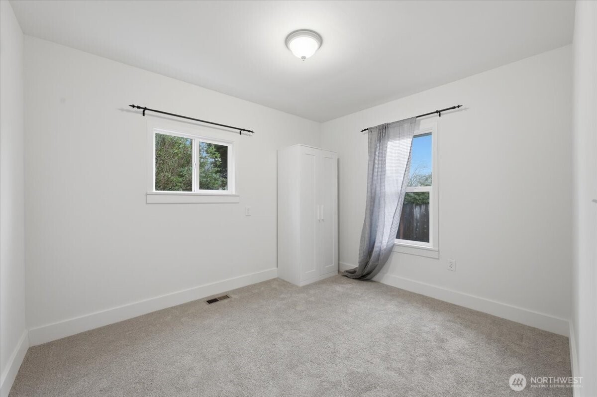 8127 11th Avenue Southwest Seattle, WA 98106 - Photo 10 of 14