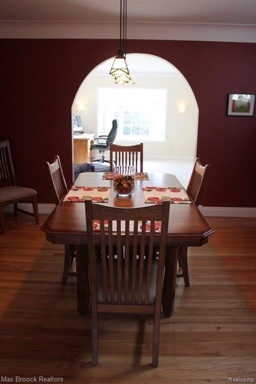 28 Devonshire Road Pleasant Ridge, MI 48069 - Photo 8 of 23 Dining Rm w/ Arch to Family Rm