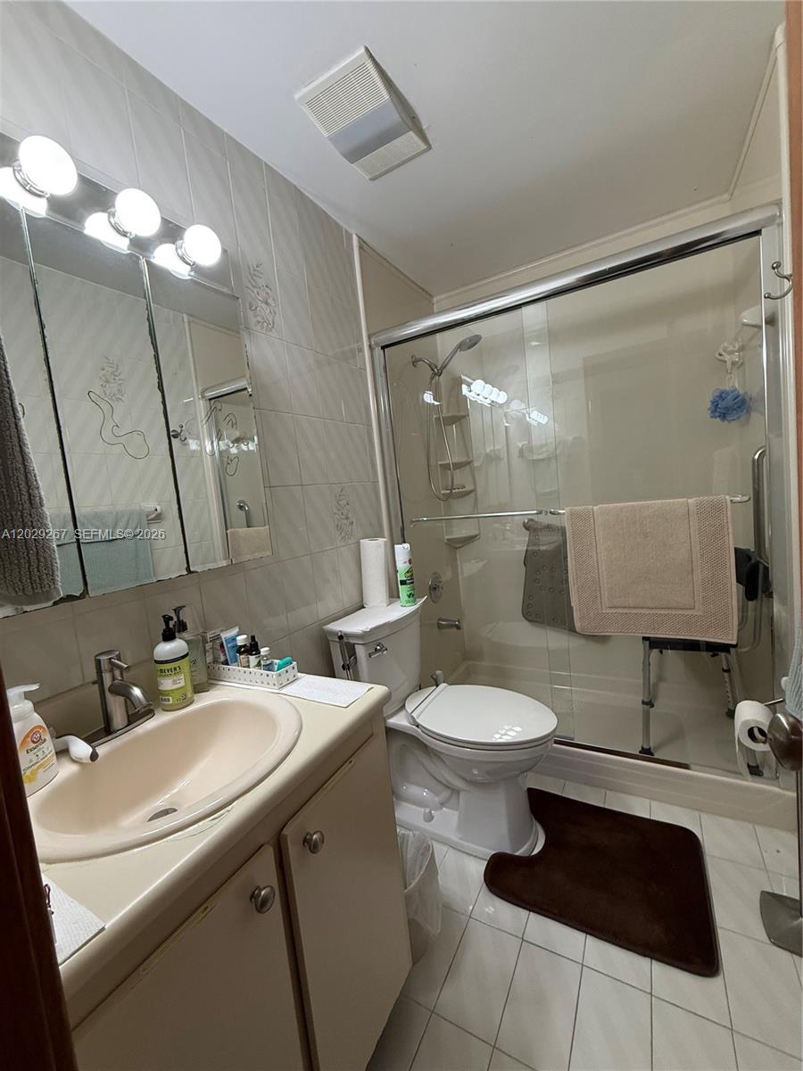 11812 Southwest 103rd Lane Miami, FL 33186 - Photo 17 of 32