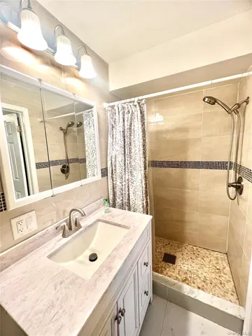 $2,200 | 22 Canal Drive, Godeffroy, NY 12729