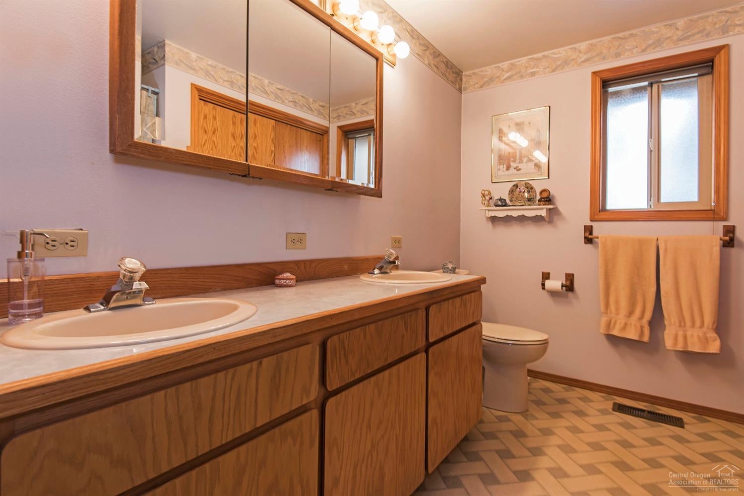 64523 McGrath Road Bend, OR 97701 - Photo 11 of 24 Gallery Image 11